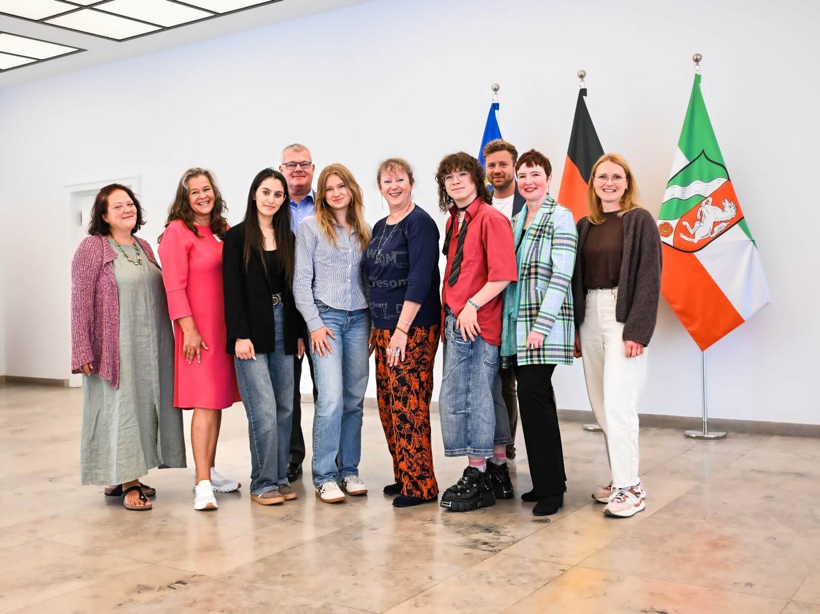 20250901_Junges-Ehrenamt-für-NRW Andrea Milz mit den Betreiligten